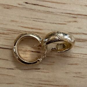 Diamond-cut 14k 15mm hoop earrings- so sparkly!